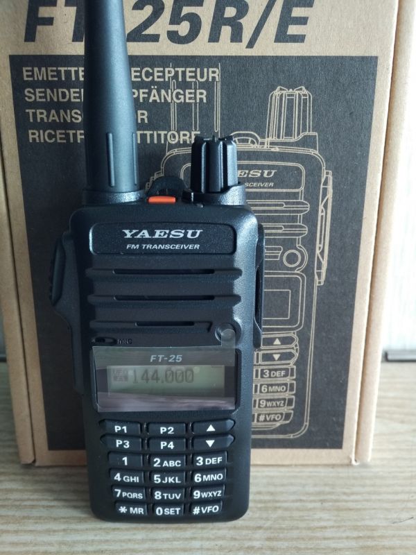 Yaesu FT-25R/E, радиостанция портативная
