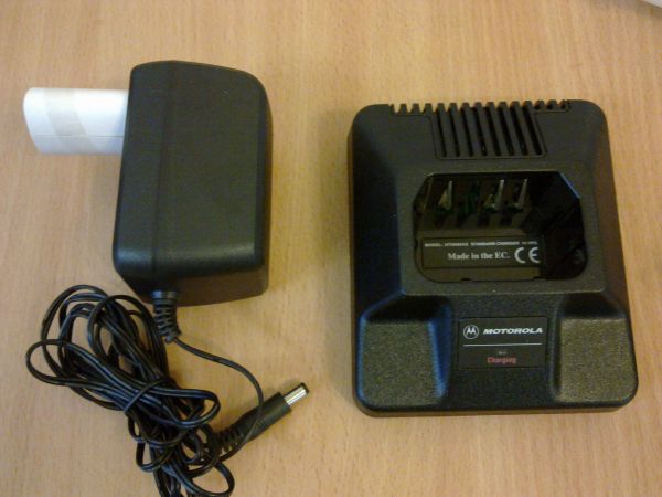 Зарядное ус-во для Motorola HTN9804A (GP300, P110, etc) Зарядное ус-во для Motorola HTN9804A (GP300, P110, etc)