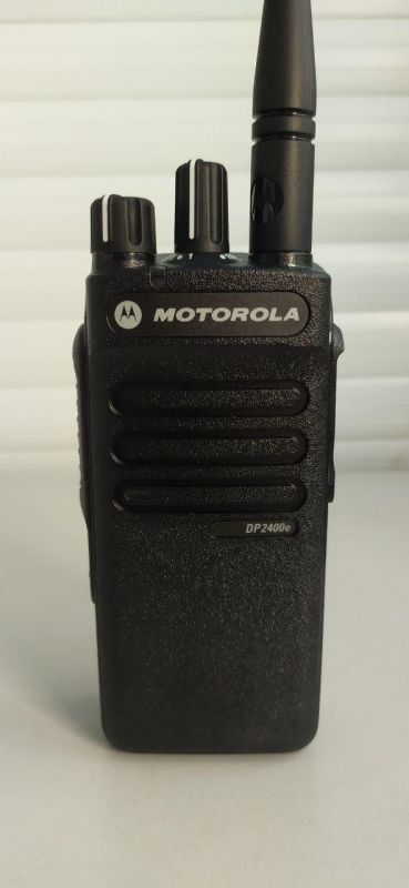 Motorola DP2400e VHF DMR радиостанция аналогово-цифровая