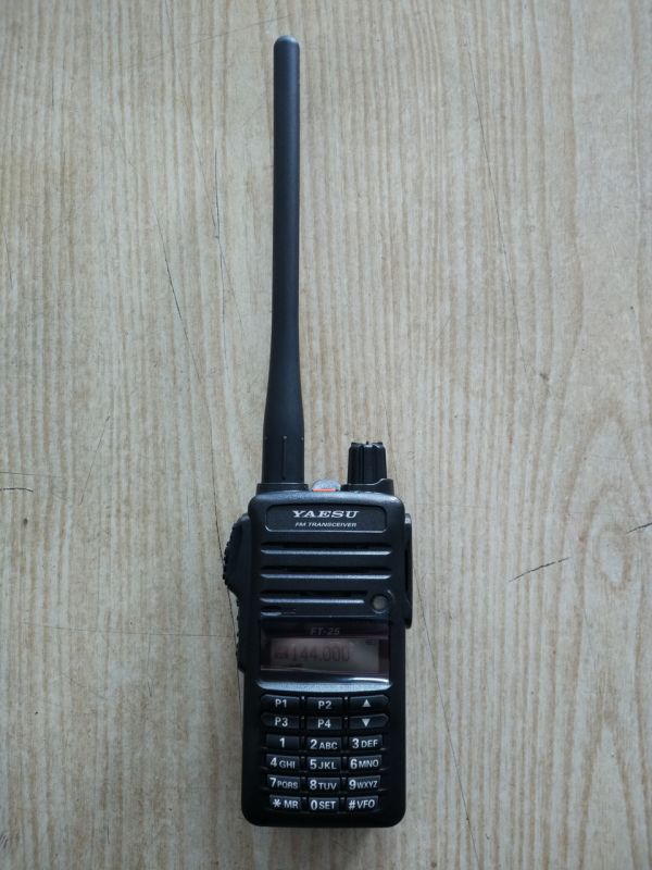 Yaesu FT-25R/E, радіостанція портативна