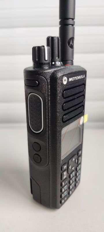 Motorola DP4800e VHF + AES радиостанція портативна
