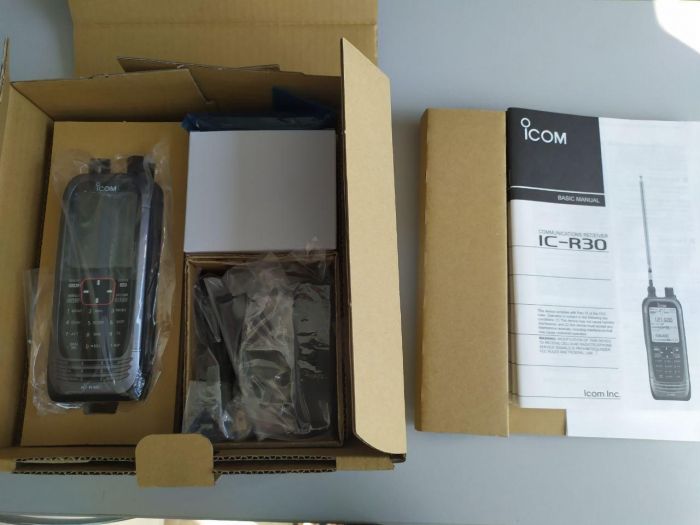 Icom IC-R30 - широкодиапазонный связной сканирующий приёмник