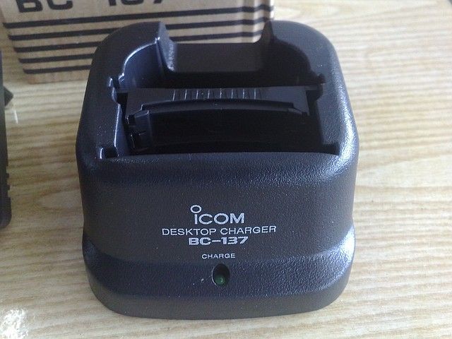 BC-137 зарядное ус-во для радиостанций ICOM