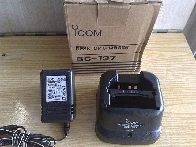 BC-137 зарядное ус-во для радиостанций ICOM