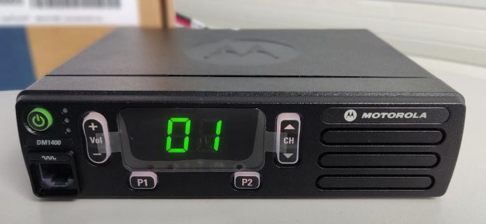 Motorola DM1400 UHF Digital радіосотанція мобільна аналого-цифрова