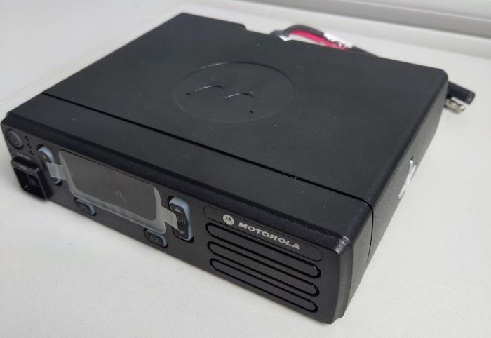 Motorola DM1400 UHF Digital радіосотанція мобільна аналого-цифрова