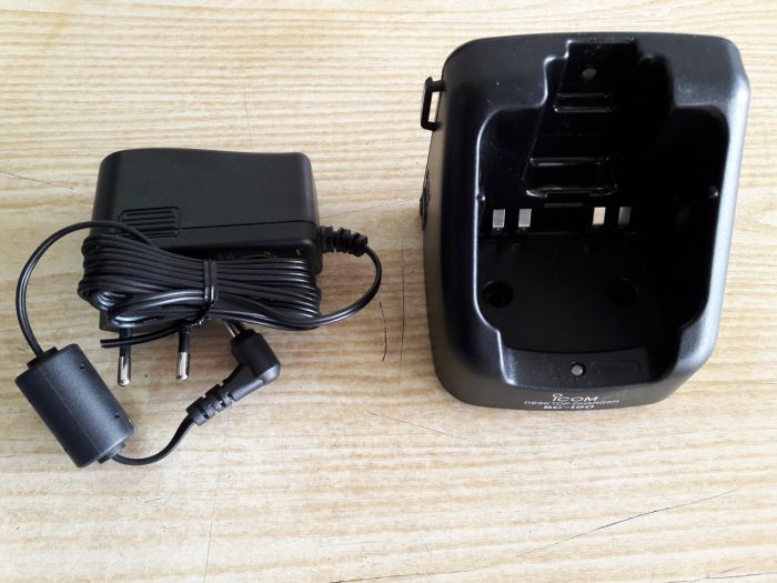 Icom BC-190 + BC-123SE, зарядное ус-во для радиостанций