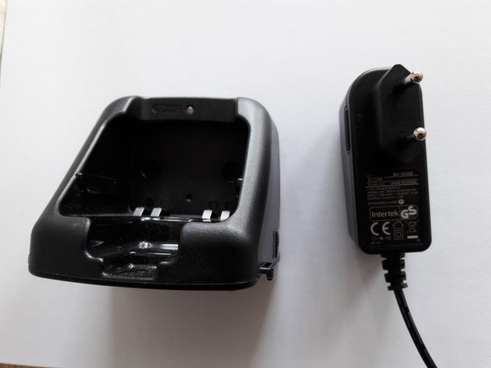 Icom BC-190 + BC-123SE, зарядное ус-во для радиостанций