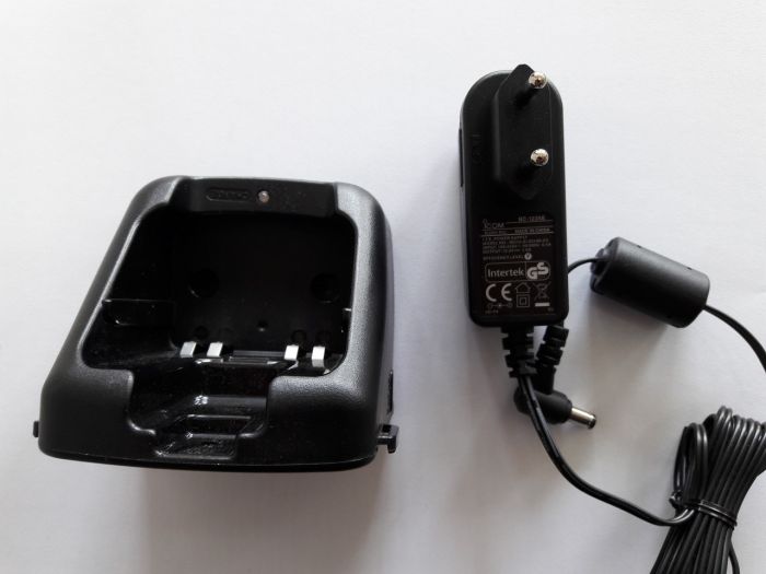 Icom BC-190 + BC-123SE, зарядное ус-во для радиостанций