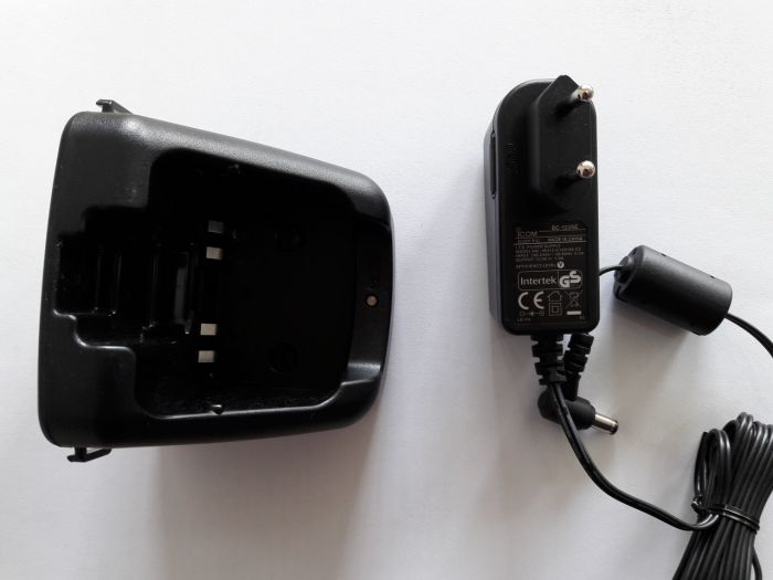 Icom BC-190 + BC-123SE, зарядное ус-во для радиостанций