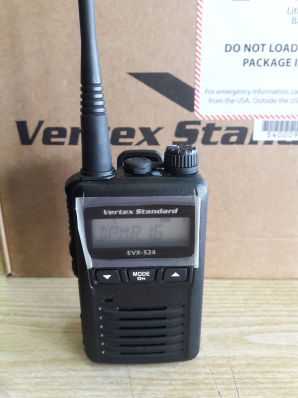 Vertex Standard EVX-S24 UHF Радиостанция портативная