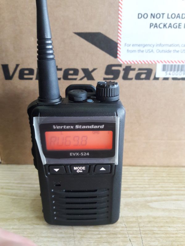 Vertex Standard EVX-S24 UHF Радиостанция портативная