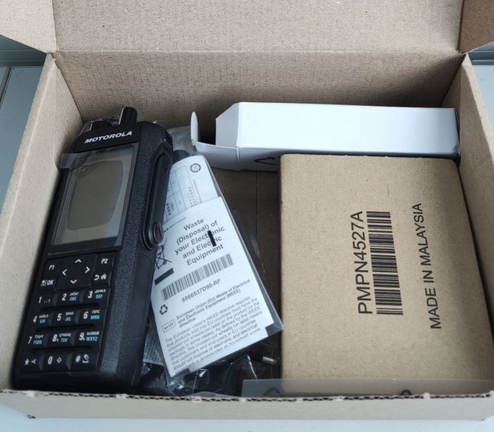 Motorola R7 FKP UHF Premium + AES 256 радиостанція портативна