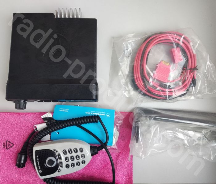 Motorola DM4400e HP VHF + AES радиостанція мобільна 45 Вт + Keypad Mic